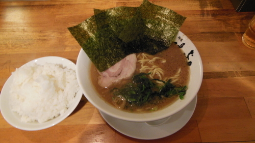 「らーめん670円」@横浜家系 麺屋はやぶさの写真