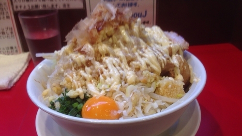 「まぜそば 豚2枚 全部マシ」@用心棒の写真