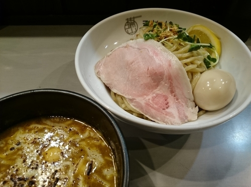 「焦がしチーズのカレーつけ麺(中盛)＋味玉(ﾗｰﾊﾟｽ)」@中華蕎麦 瑞山（ZUIZAN）の写真