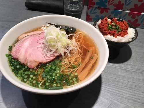 「煮干(醤油)＋大蒜辛肉飯」@喜乃壺の写真
