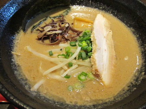 「豚骨らぁめん+替玉　「750円+100円」」@関東極濃豚骨らぁめん 葉隠～HAGAKURE～の写真