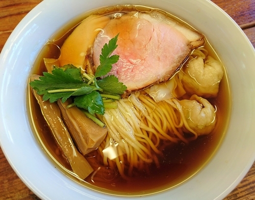 「醤油わんたん麺」@飯田商店 湯河原本店の写真