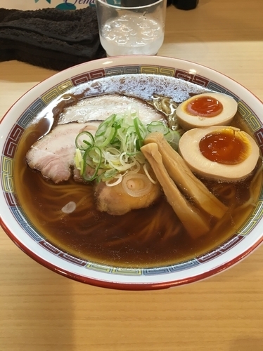 「煮干しらーめん」@煮干鰮らーめん 圓 名古屋大須店の写真