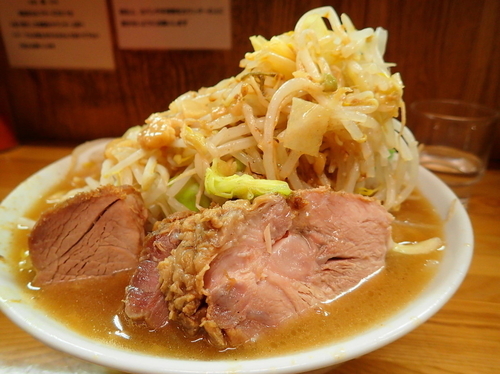 「小ラーメン 麺硬め＋ヤサイ＋アブラ＋辛目」@ラーメン二郎 赤羽店の写真