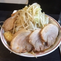 ラーメン小 野菜4倍、ニンニク増し、豚追加、煮卵