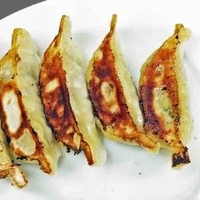 野菜たっぷり餃子　220円