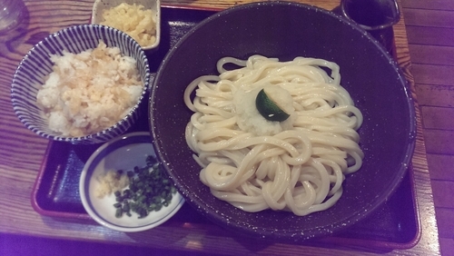 「ぶっかけうどん大盛、揚げ玉ごはん」@讃岐うどん かいとの写真