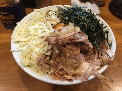 「まぜそば＋チーズ＋魚粉＋のり」@麺屋豚道場の写真