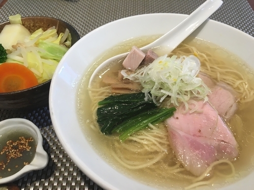 「旨み鶏塩だし780円、季節の温野菜150円」@生粋 花のれんの写真