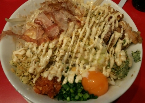 「[限定]ニンニクの逆襲まぜそば　880円」@用心棒の写真