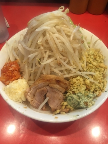 「【限定】逆襲ラーメン、少なめ、ヤサイ、ニンニク」@用心棒Ⅱ階の写真