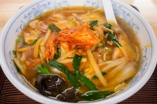 「キムチラーメン」@ぎょうざの満洲 所沢東口店の写真