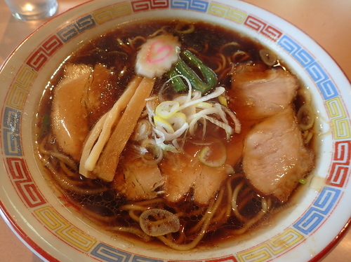 「伝・中麺・スープちょっと濃いめ・ミックスチャーシュー」@中華そば ますや本店 富田店の写真