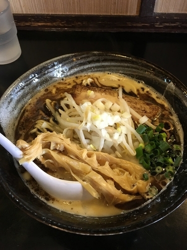 「とりそば黒 大盛」@麺堂 稲葉の写真