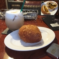 カレーパン（バターチキンカレー）＋マサラチャイ（アイス）