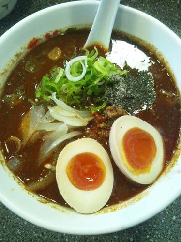 「黒胡麻坦担麺（味玉トッピング）」@つけ麺道 開花屋一貫 名古屋店の写真