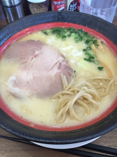 「鶏白湯らーめん 750円」@石臼玄麦自家製らーめん 丸竈の写真
