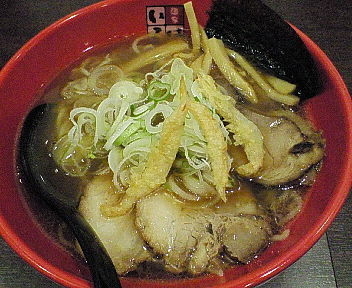 「白エビ塩らーめん　９００円」@豚系 麺家いろは 秋葉原店の写真