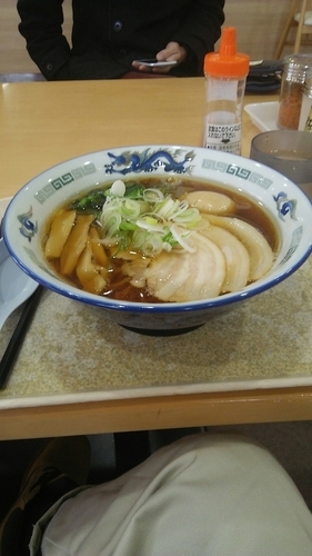 「鶏ガラ醤油ラーメン 玉付 ７７０円」@妙高SA上りの写真