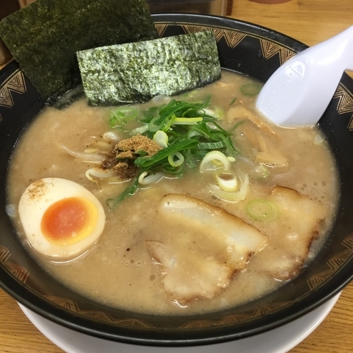 「魚介豚骨醤油ラーメン（￥680）」@龍 平和島店の写真