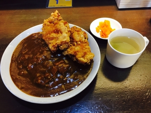 「カレー+唐揚げ2枚」@黄金マッハカレーの写真