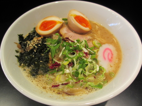 「うおだしそば（醤油）こく旨￥７５０」@自家製麺 KANARIの写真