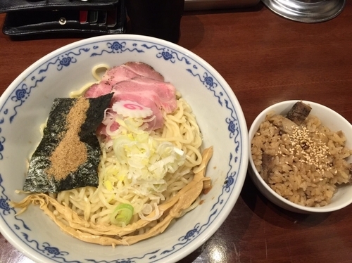 「まぜそば+炊込みご飯」@煮干中華そば 鈴蘭 新宿店の写真