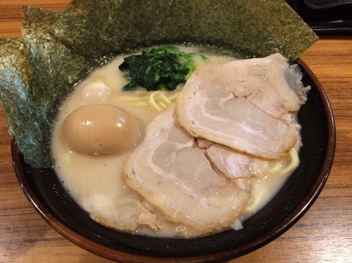 「味玉ラーメン(塩)」@横浜家系ラーメン 壱角家 新宿3丁目店の写真