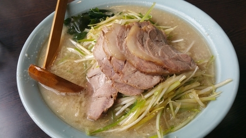 「ネギWチャーシュー麺　中盛り　（麺かた)」@ニューラーメンショップ主水の写真