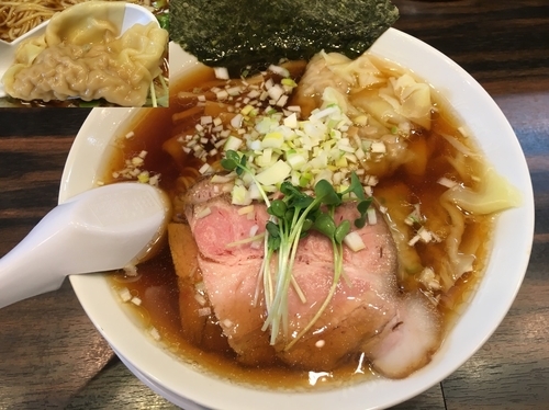 「ワンタン麺 900円」@稲荷屋の写真