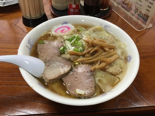 「ワンタン麺（大盛り）」@平和園の写真
