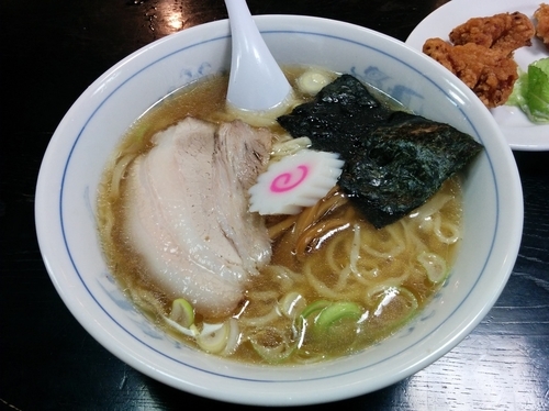 「手打ちらーめん+ランチ唐揚げ」@手打ちラーメン焼き鳥 雪むらの写真