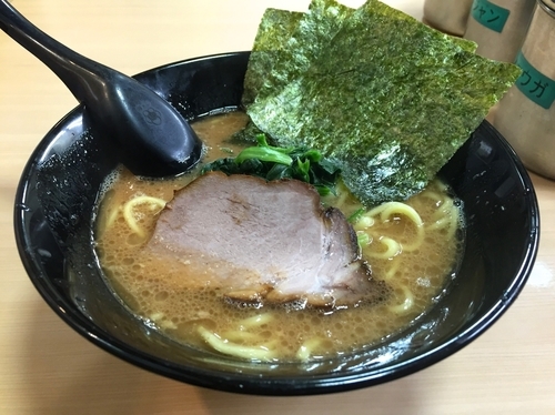 「らーめん・カタメ＋生ビール」@らーめん せい家 高円寺店の写真