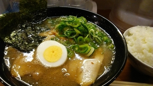 「ラーメン並 680円 ＋ 白米 100円」@豚骨発祥 久留米ラーメン くるめやの写真