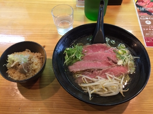 「チャーギュウ麺 大山鶏めしセット」@ラーメン 道玄の写真