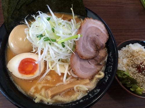 「MAX味噌ラーメン 並盛＋ライス」@秋津商店の写真