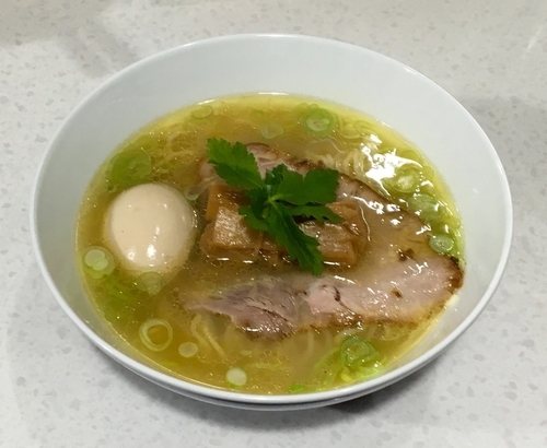 「名古屋コーチンの味玉入り 塩ラーメン」@ラーメン星印の写真
