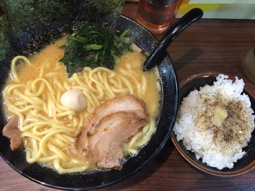「ラーメン 並盛＋ライス」@秋津商店の写真