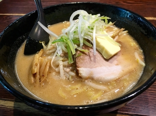 「北海味噌ラーメン¥700+無料トッピングバター+Bセット(ねぎチ」@北のらーめん 美空の写真