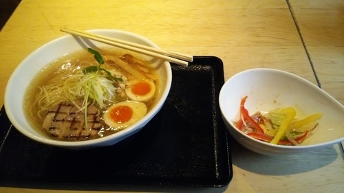 「味玉塩ラーメンとランチサラダ」@麺屋 ふぅふぅ亭の写真