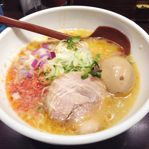 「えびとん+味玉」@よってこや 新宿南口店の写真