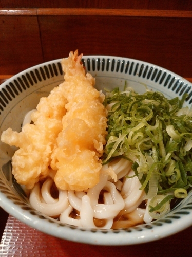 「ぶっかけ（並）300円+えび天100円×2」@楽釜製麺所 上野御徒町直売店の写真