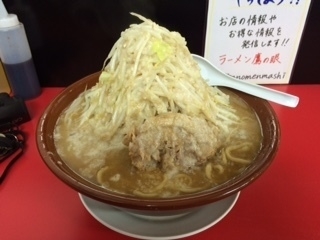 「ラーメン　大　600g」@鷹の目 獨協大学前本店の写真