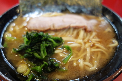「ラーメン中盛り490円味こいめ油おおめ」@家系ラーメン 王道の写真