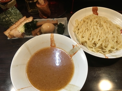 「魚介醤油つけ麺 平打ち大盛り 930円 味玉100円」@麺屋 優創の写真