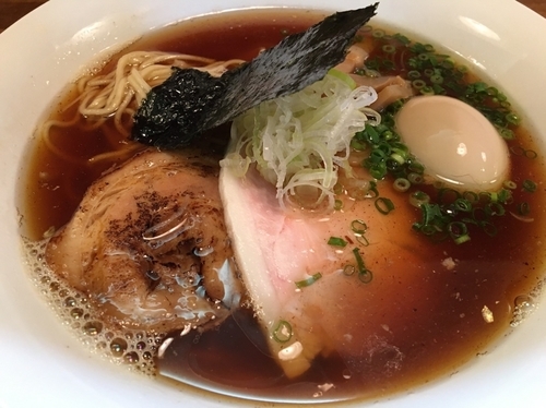 「魚出汁醤油760円、味玉100円、チャーシュー1枚増し100円」@青山清湯そば 青ノ樹の写真