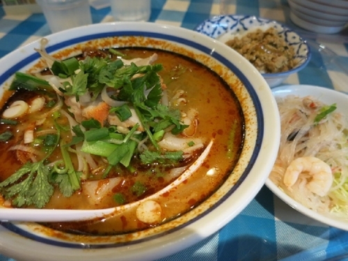 「トムヤムカオサンヌードル Bセット 930円」@バンコク屋台 カオサン ルミネ新宿店の写真