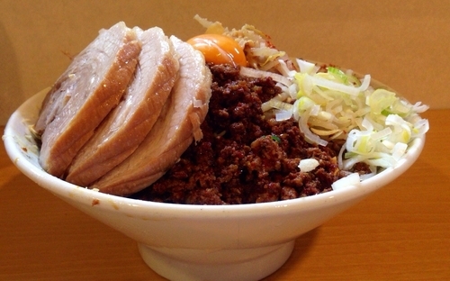 「【限定】汁無し豚坦麺　黒　900円　豚増し150円」@豚星。の写真