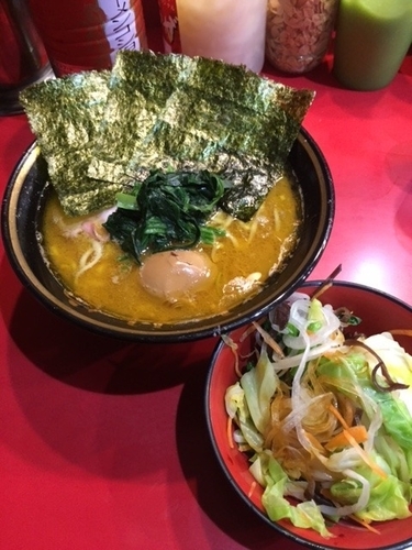 「ラーメン　670円　＋味玉（60円）＋野菜畑（70円）」@家系総本山 ラーメン吉村家の写真
