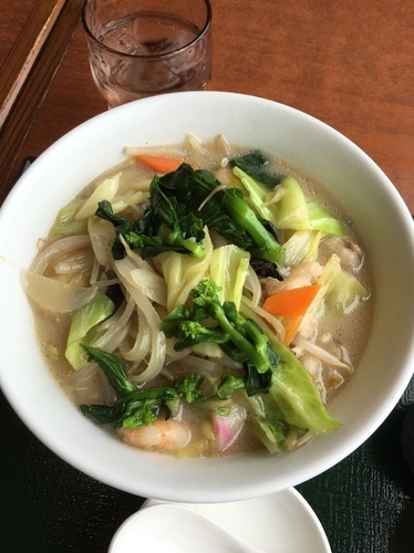 「春野菜のちゃんぽん麺880円+餃子&半ライスセット300円」@中華レストランChina Fan 草加店の写真